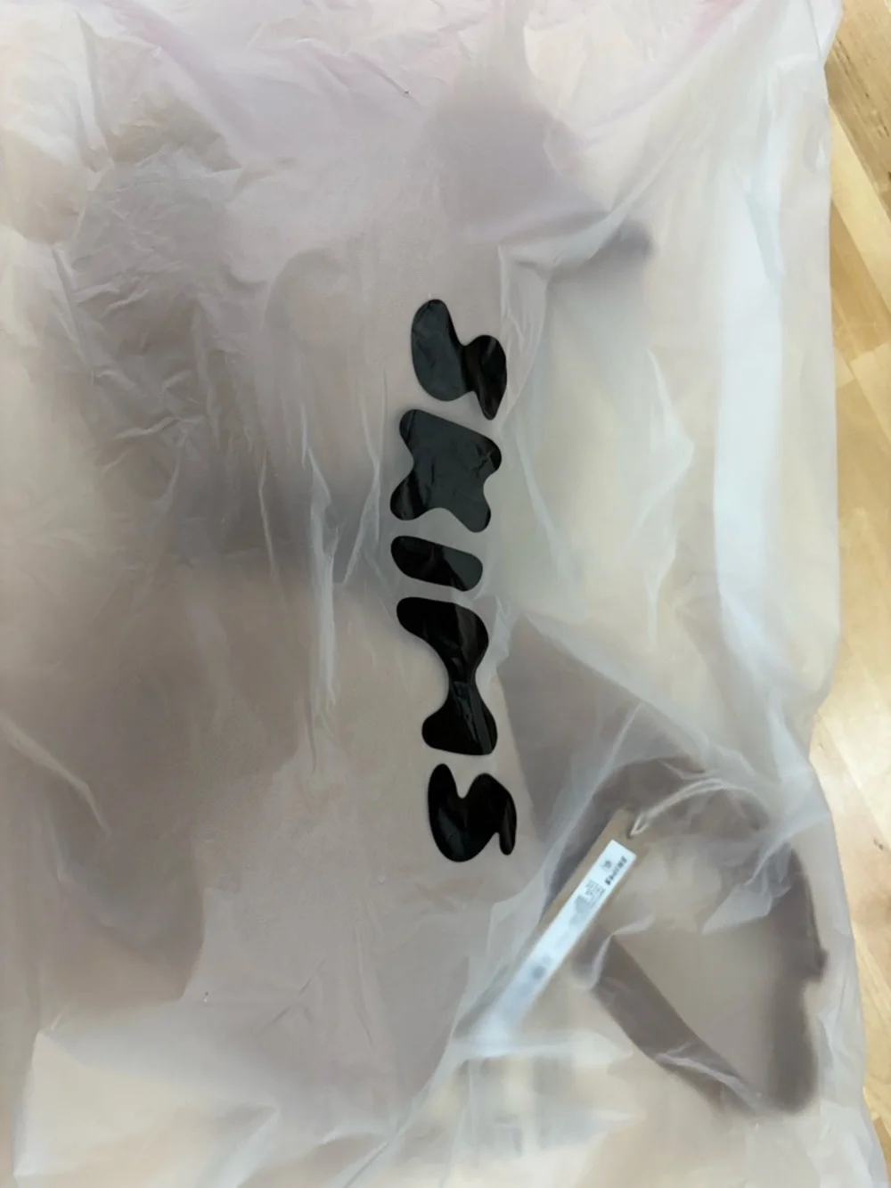 Skims Unlined Full Coverage Bra - Picture 5 of 7
